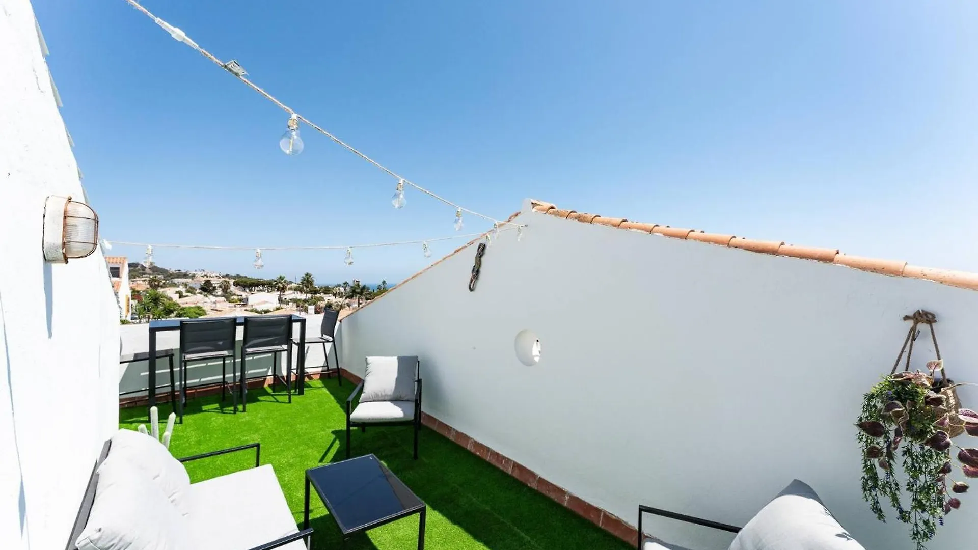 Feriehus Few Minutes Walk To The Beach, Restaurants, Bars, Supermarkets And More! Sitio de Calahonda