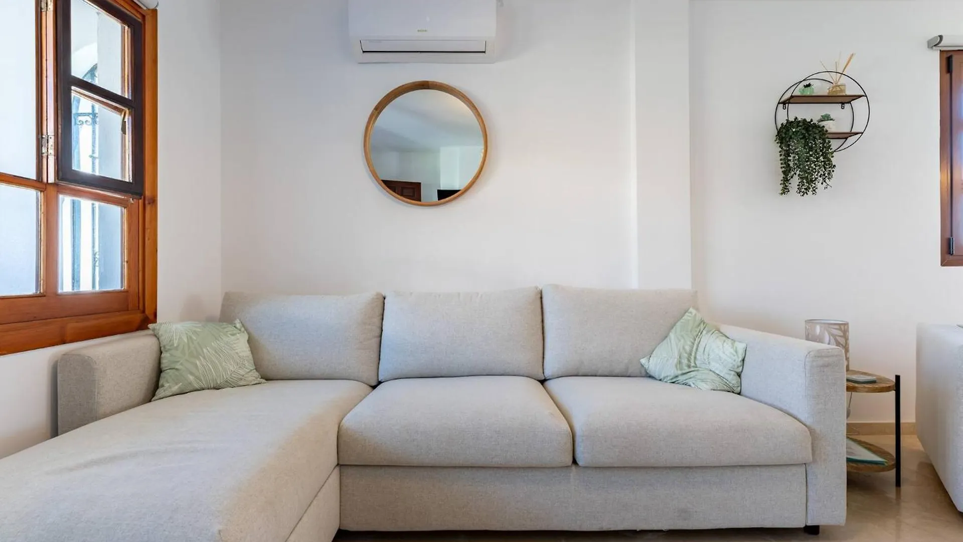 Few Minutes Walk To The Beach, Restaurants, Bars, Supermarkets And More! Sitio de Calahonda 0*,