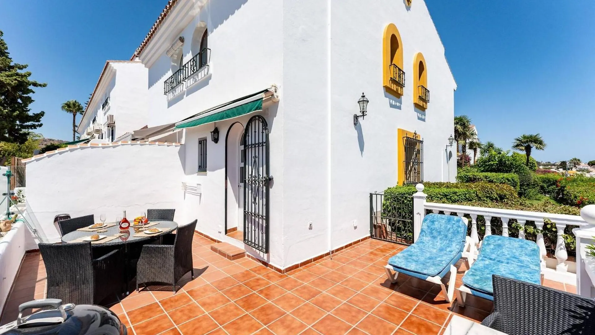 Feriehus Few Minutes Walk To The Beach, Restaurants, Bars, Supermarkets And More! Sitio de Calahonda