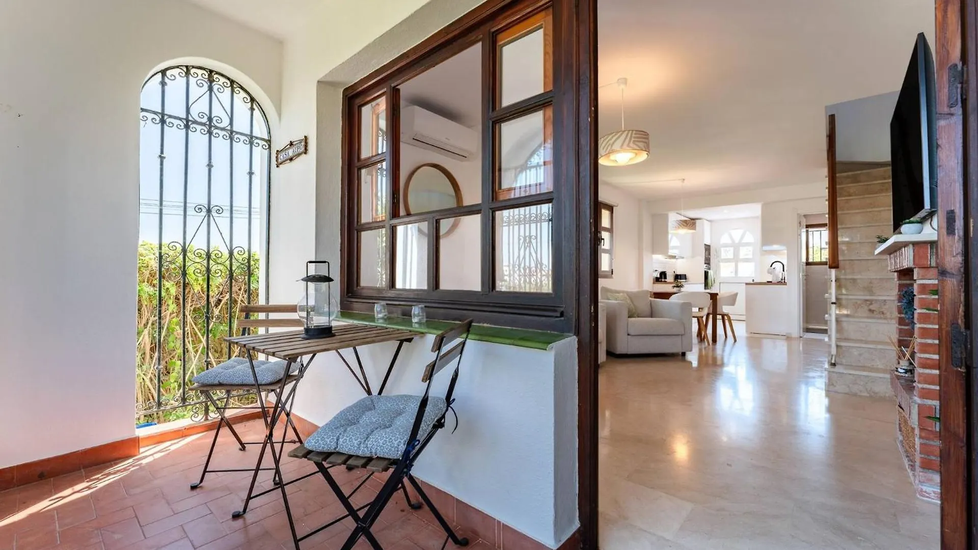 Feriehus Few Minutes Walk To The Beach, Restaurants, Bars, Supermarkets And More! Sitio de Calahonda
