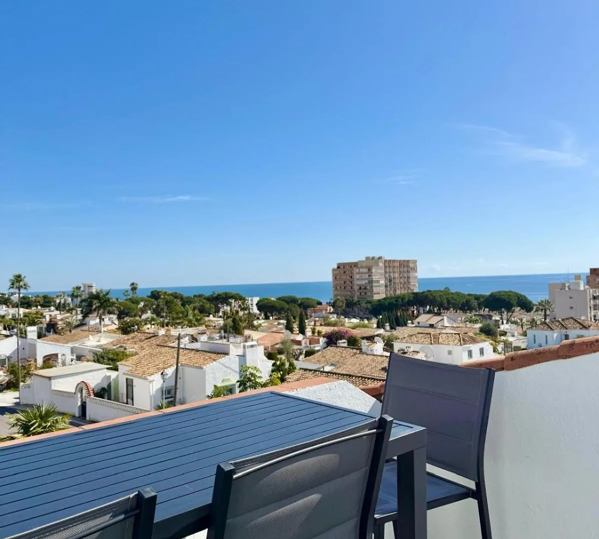 Few Minutes Walk To The Beach, Restaurants, Bars, Supermarkets And More! Sitio de Calahonda
