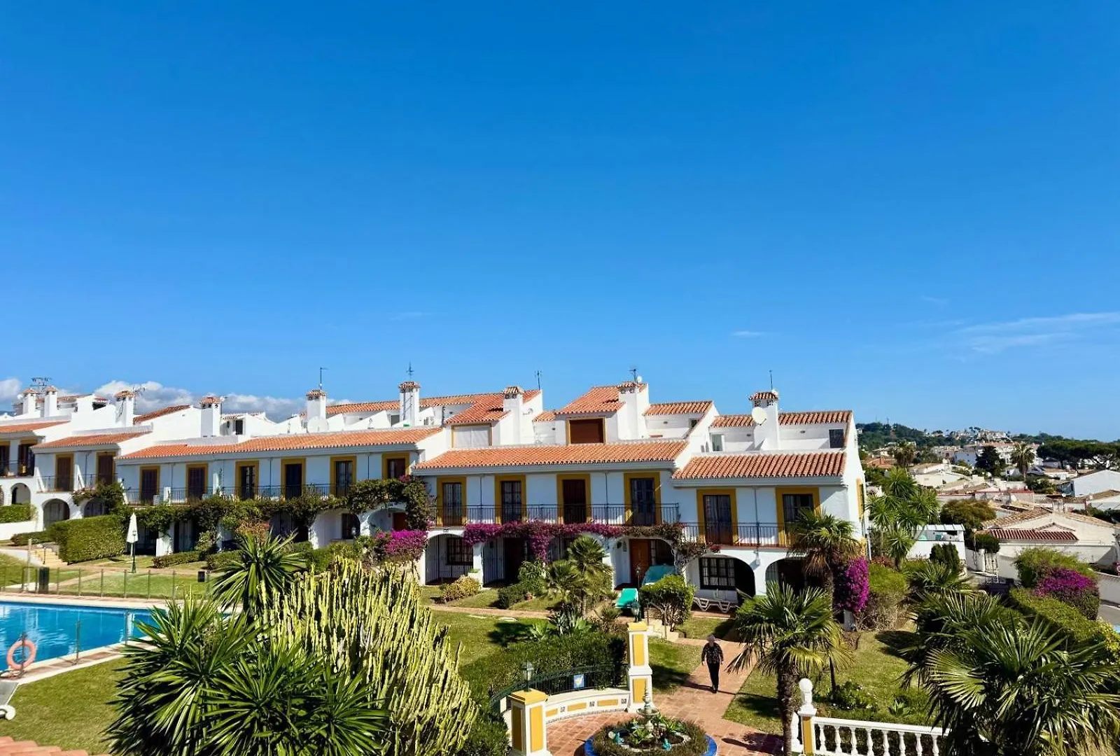 Feriehus Few Minutes Walk To The Beach, Restaurants, Bars, Supermarkets And More! Sitio de Calahonda
