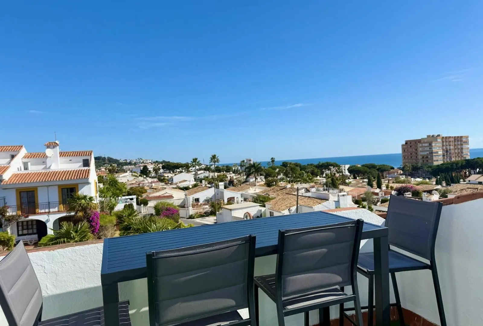 Few Minutes Walk To The Beach, Restaurants, Bars, Supermarkets And More! Sitio de Calahonda